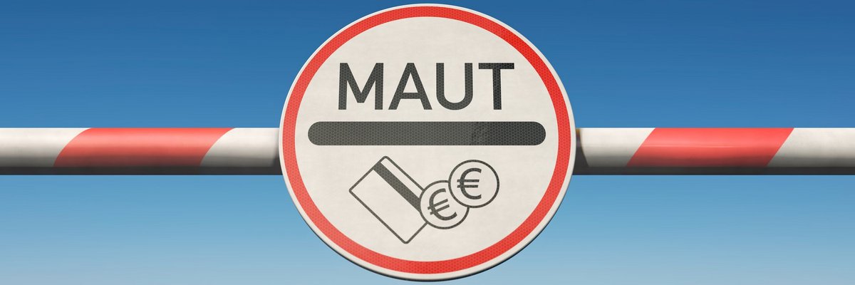 Ansicht einer Schranke mit einem großen Schild auf dem auf die Maut für Österreich hingewiesen wird