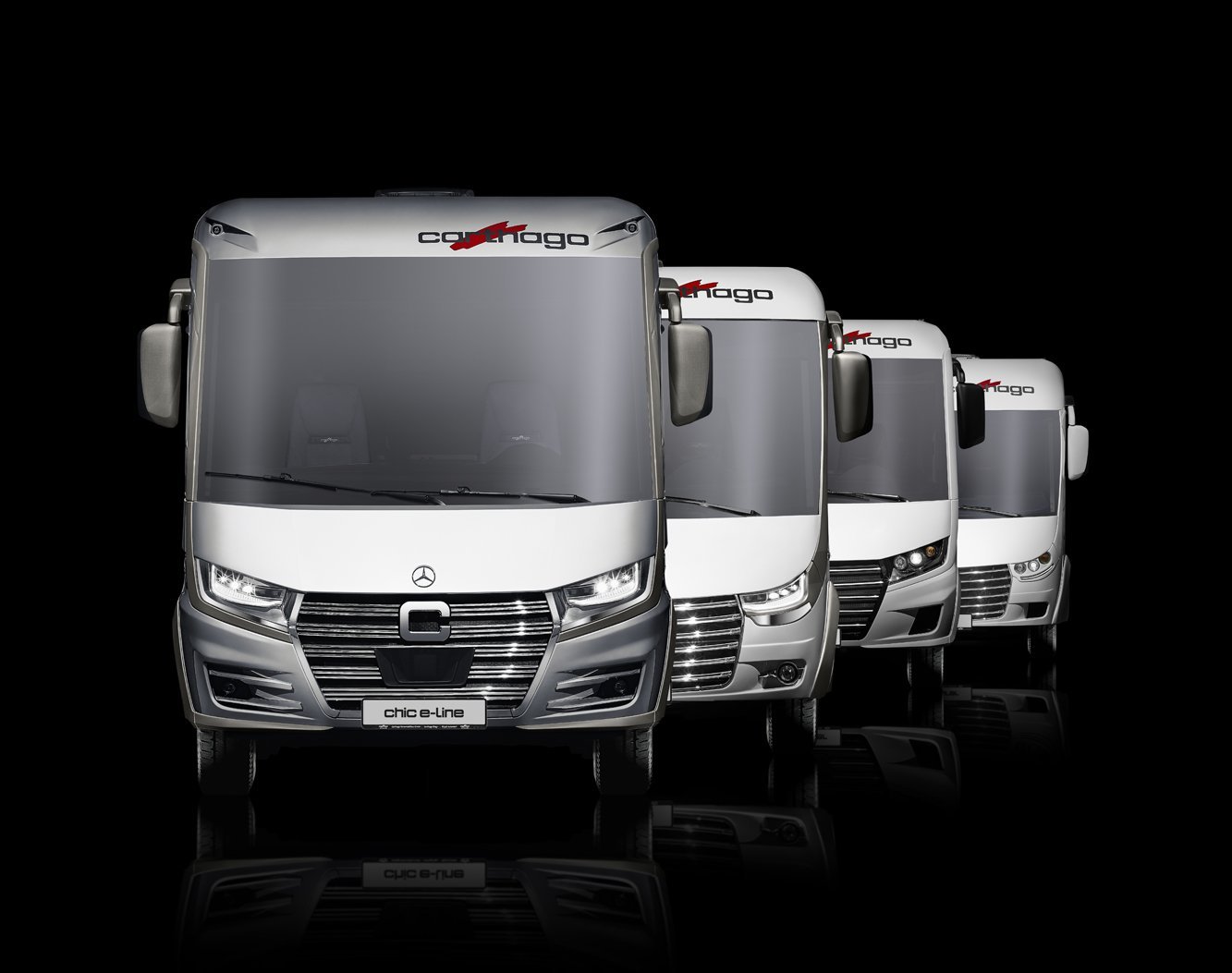Frontansicht Carthago Wohnmobile vollintegriert auf schwarzem Hintergrund