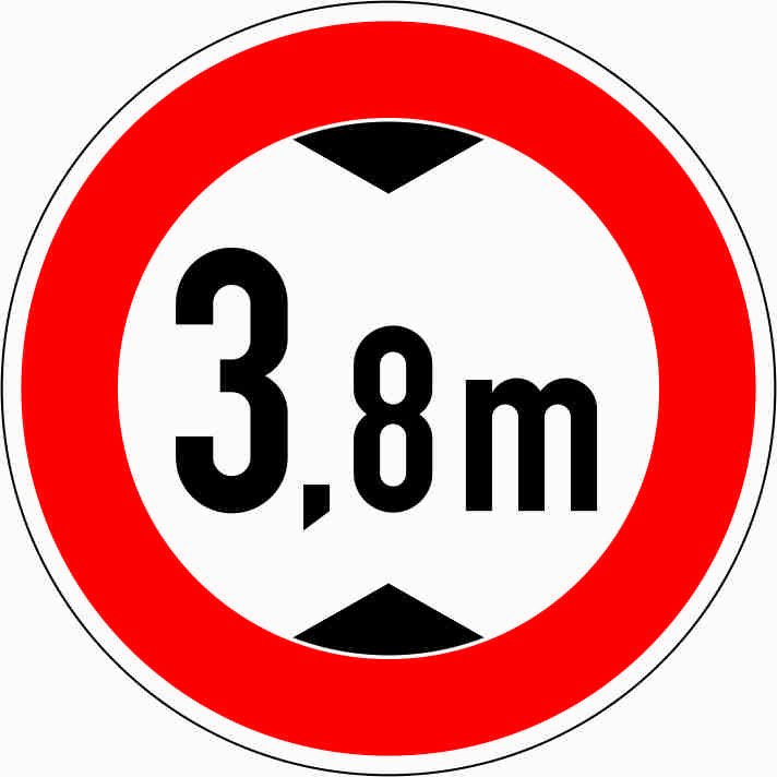 Verkehrsschild Durchfahrtsverbot für Fahrzeuge über 3,8 m mit einem roten Kreis