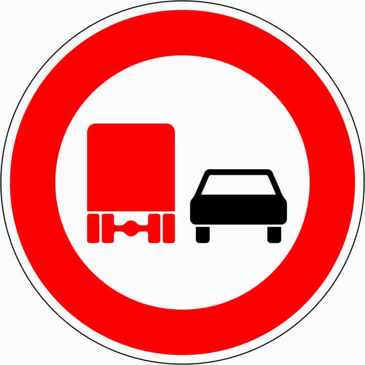 Verkehrsschild Überholverbot für Fahrzeuge über 3,5t mit einem roten Kreis