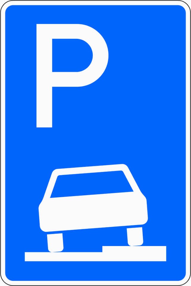 Parkschild am Bordstein mit einem Fahrzeug